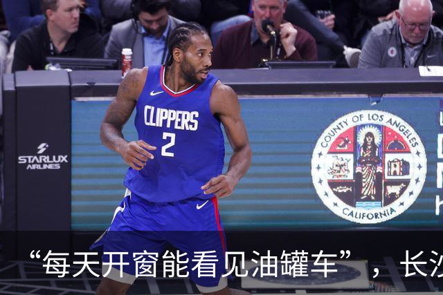 “每天开窗能看见油罐车”，长沙一加油站被举报违建二十余年，与小区仅一墙之隔，周边居民多次投诉，官方：缺少手续，案件复杂仍在研判
